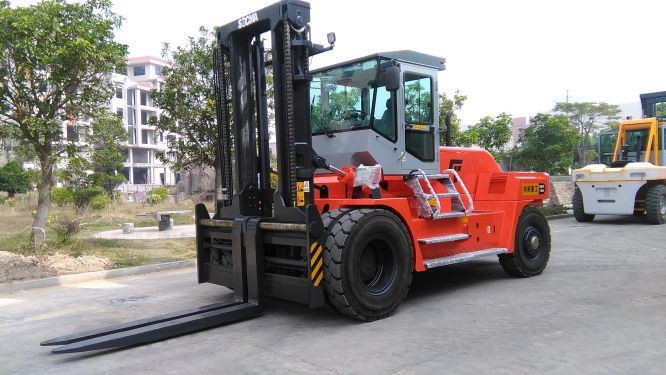 18 ton forklift red 2
