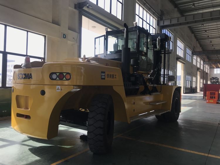 32 TON FORKLIFT 6