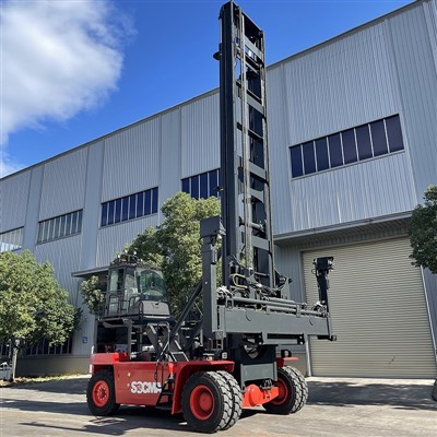 45 Ton container heftruck 40ft container spreader container lift spreader zware heftruck havenuitrusting