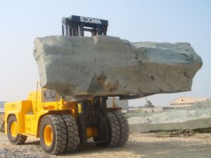 25T ZWARE HEFTRUCK VOOR STEENBLOKKEN