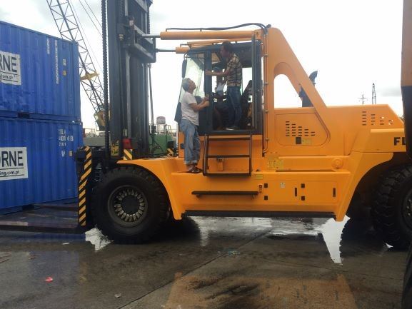 25 Ton Heavy Forklift Truck New Style Work In Port And Depot